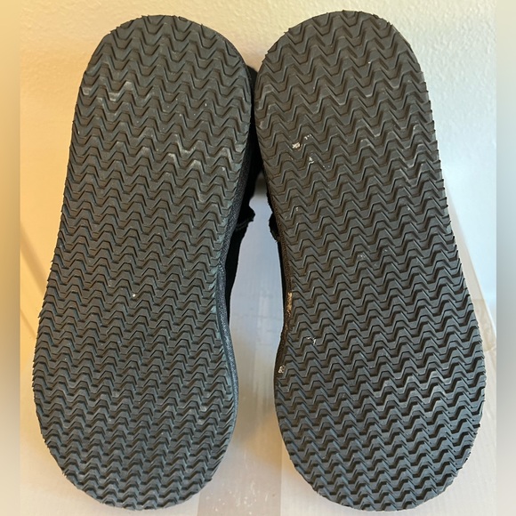 UGG style black Los Angeles Lakers boots - Picture 5 of 5